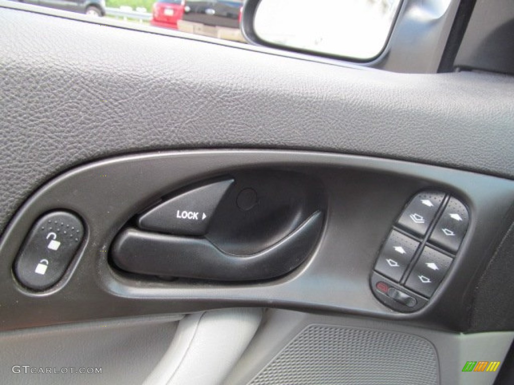 2006 Ford Focus ZX4 SE Sedan Controls Photo #67181234