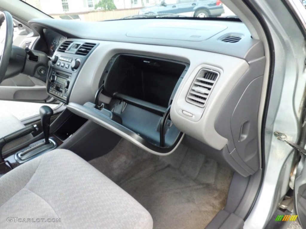 2002 Accord VP Sedan - Satin Silver Metallic / Quartz Gray photo #48