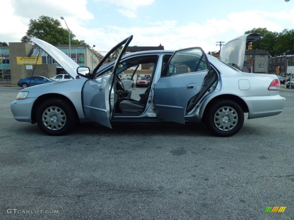 2002 Accord VP Sedan - Satin Silver Metallic / Quartz Gray photo #76