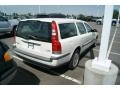 2001 White Volvo V70 2.4  photo #2