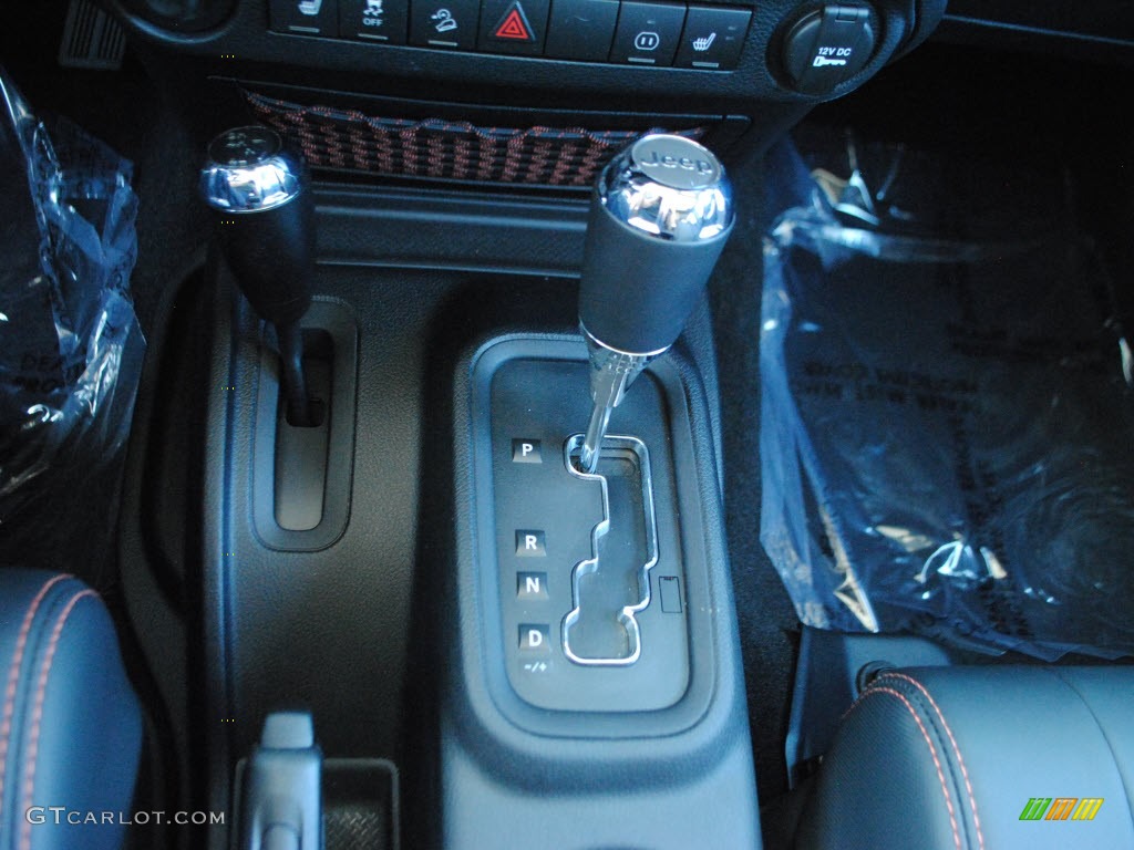 2012 Wrangler Unlimited Sahara Arctic Edition 4x4 - Winter Chill Metallic / Black with Polar White Accents/Orange Stitching photo #24