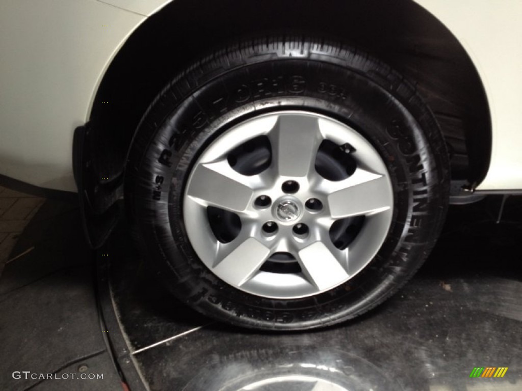 2011 Rogue S AWD - Pearl White / Black photo #4