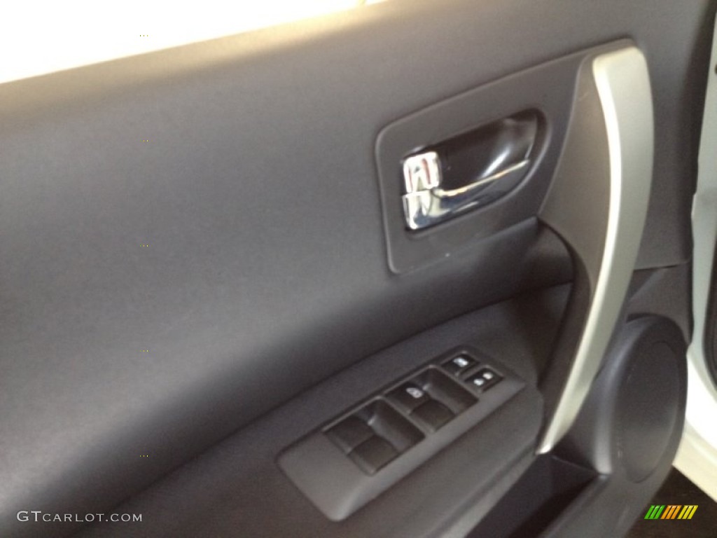 2011 Rogue S AWD - Pearl White / Black photo #12