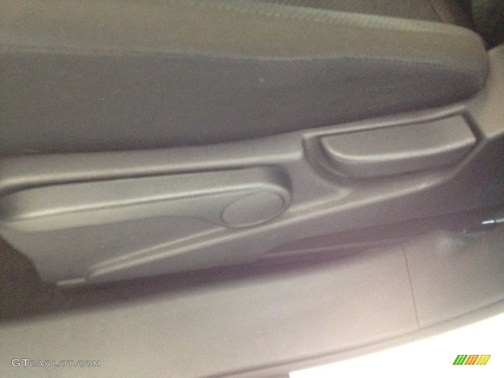 2011 Rogue S AWD - Pearl White / Black photo #17