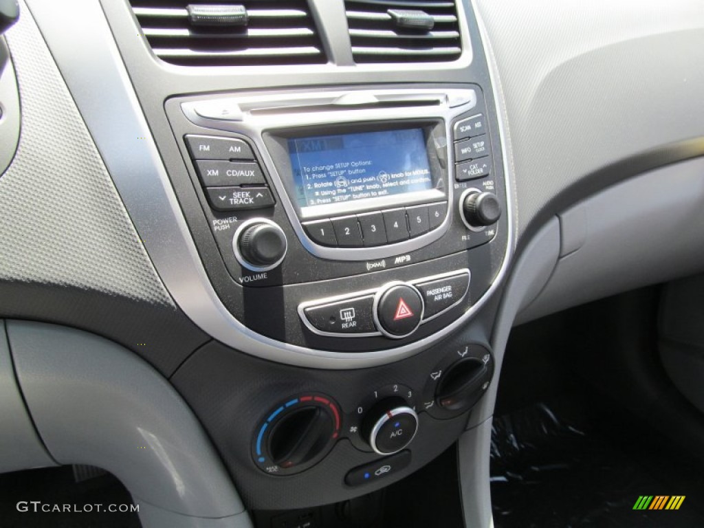 2013 Hyundai Accent GLS 4 Door Controls Photo #67192025