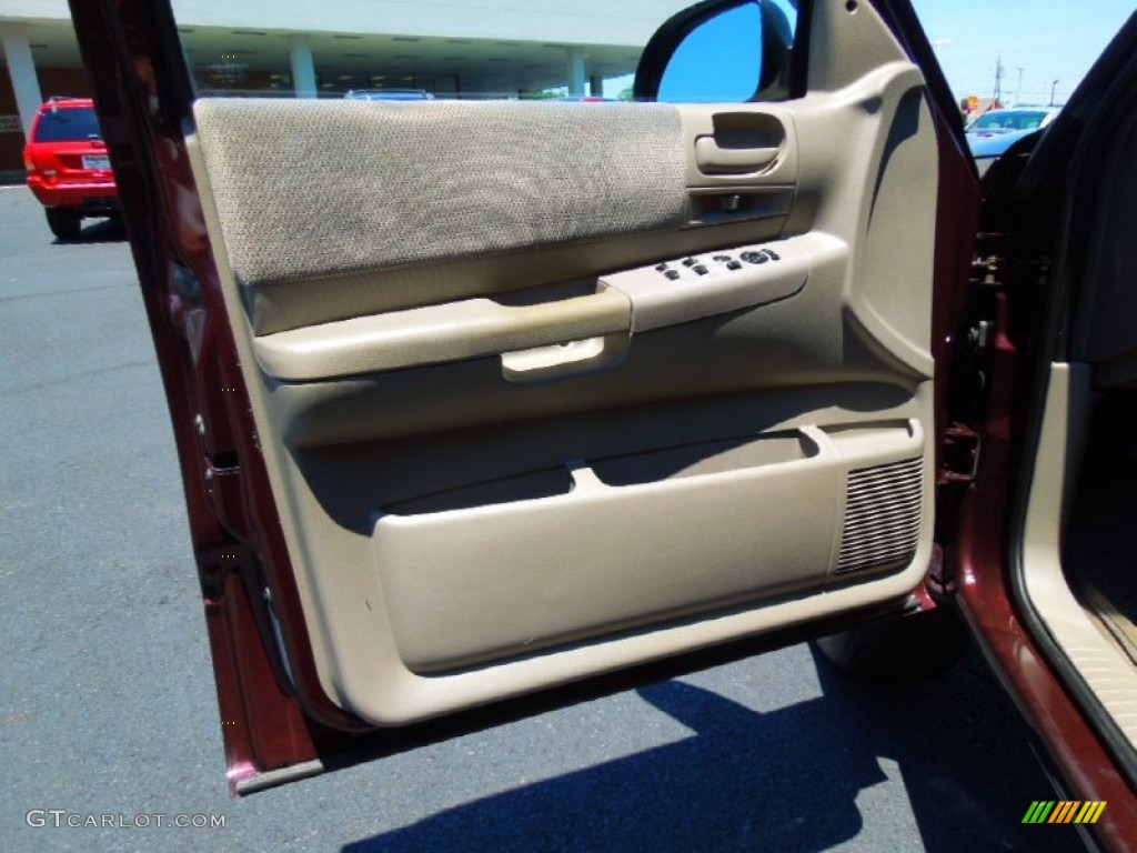 2004 Dakota SLT Quad Cab 4x4 - Deep Molten Red Pearl / Taupe photo #8