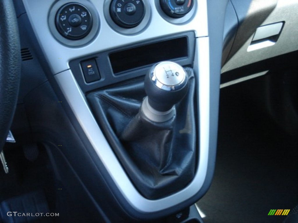 2009 Pontiac Vibe Standard Vibe Model 5 Speed Manual Transmission Photo #67208493