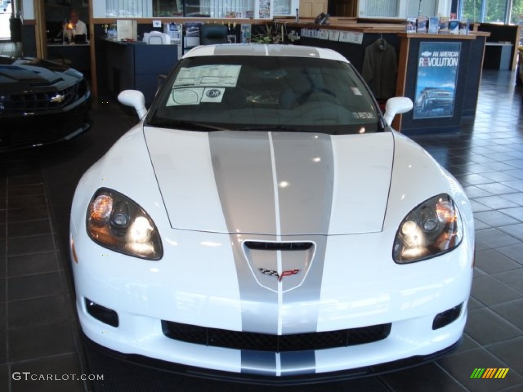 Arctic White/60th Anniversary Pearl Silver Blue Stripes 2013 Chevrolet Corvette Grand Sport Coupe Exterior Photo #67208724
