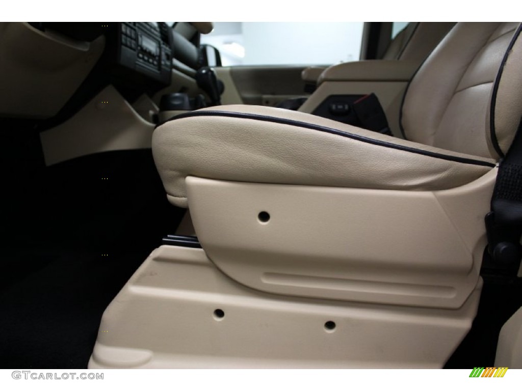 2004 Discovery SE - Epsom Green / Tundra Grey photo #33