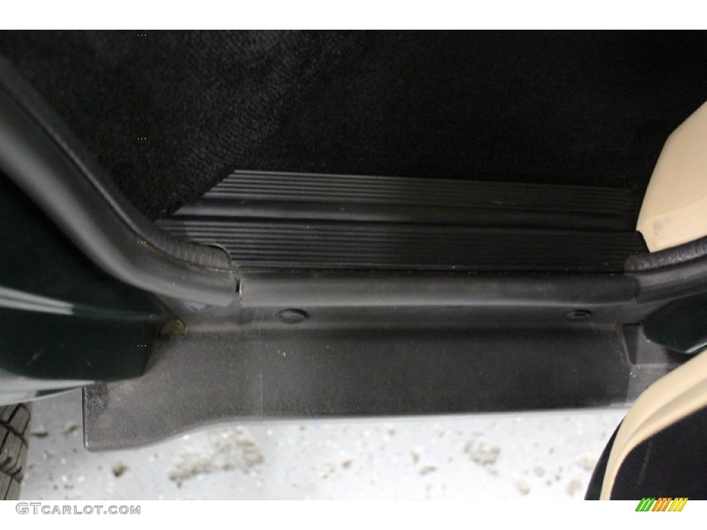 2004 Discovery SE - Epsom Green / Tundra Grey photo #135