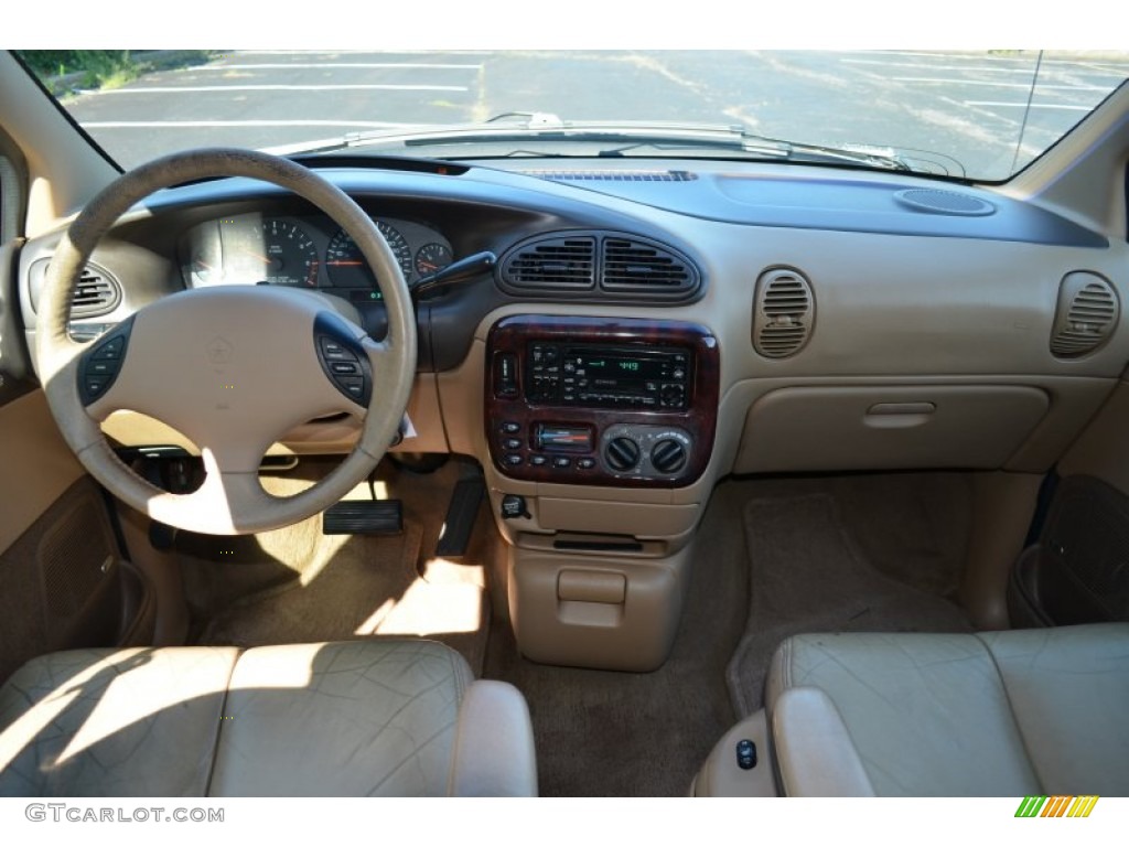 2000 Chrysler Town & Country LXi Dashboard Photos