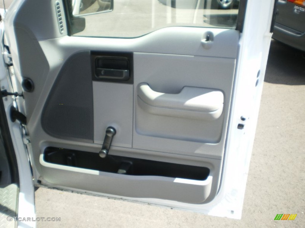 2006 F150 XL Regular Cab - Oxford White / Medium Flint photo #24