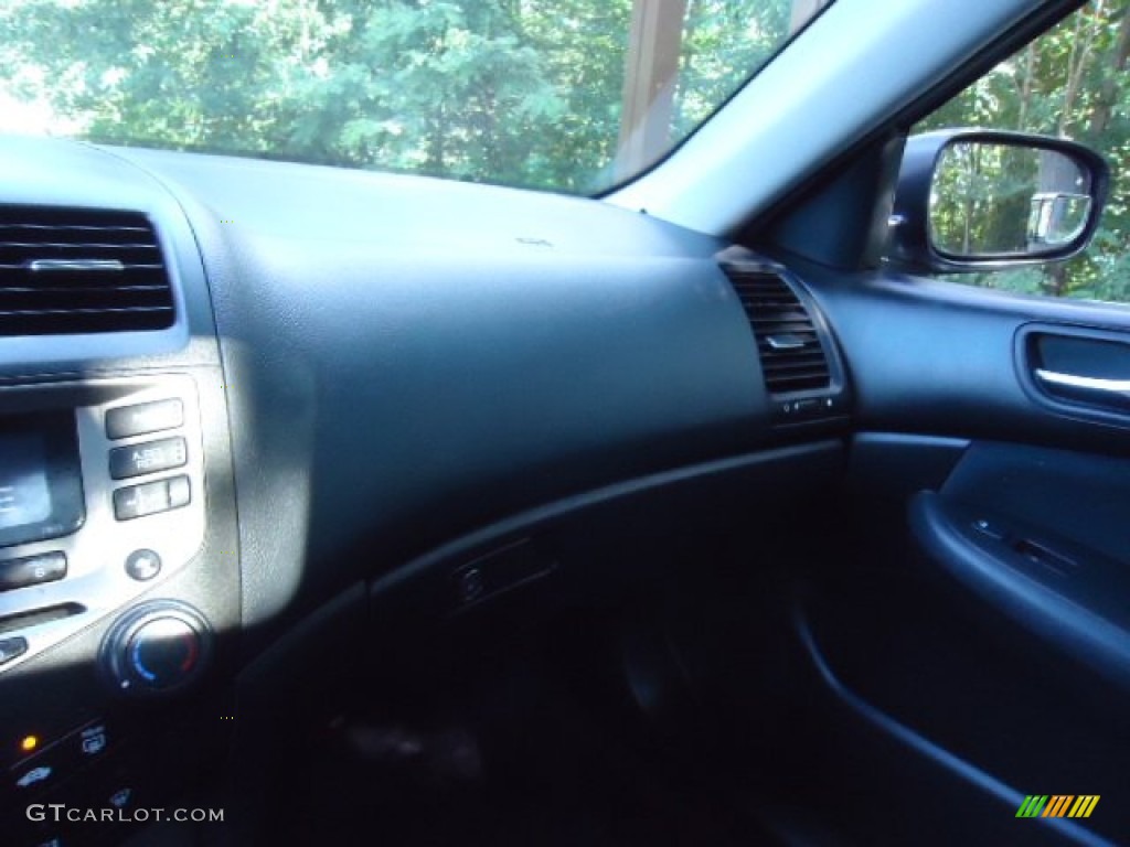 2006 Accord LX V6 Sedan - Alabaster Silver Metallic / Black photo #25