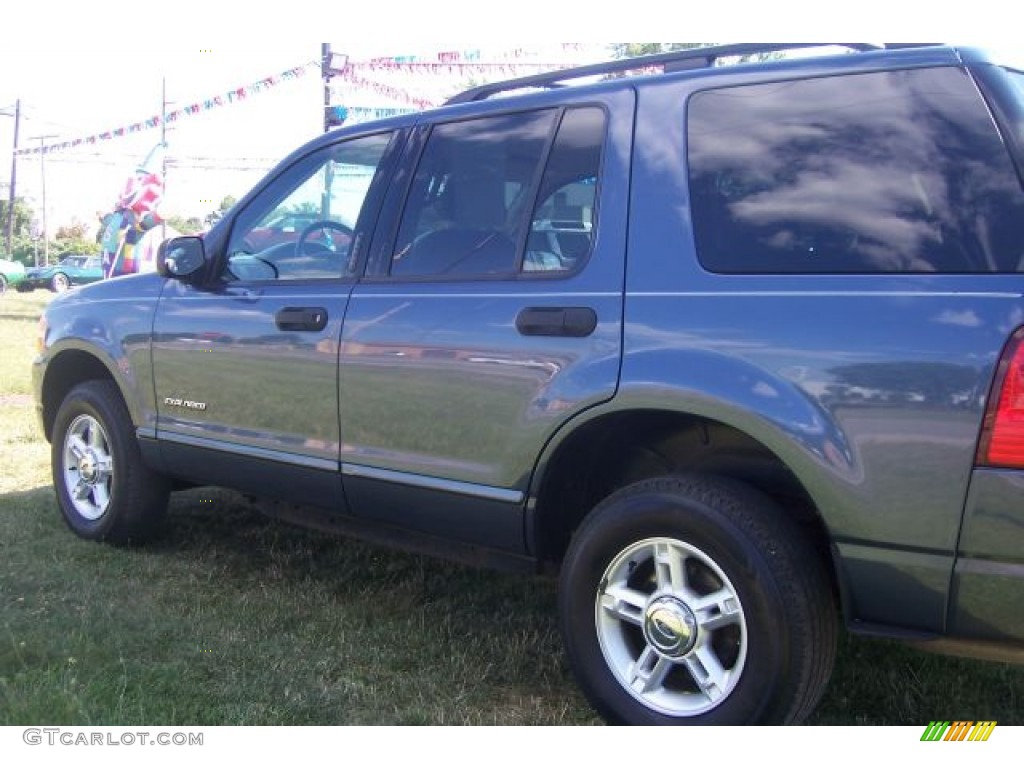 2004 Explorer XLT 4x4 - Medium Wedgewood Blue Metallic / Graphite photo #8