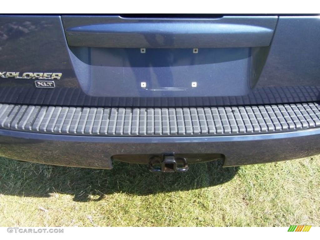 2004 Explorer XLT 4x4 - Medium Wedgewood Blue Metallic / Graphite photo #13