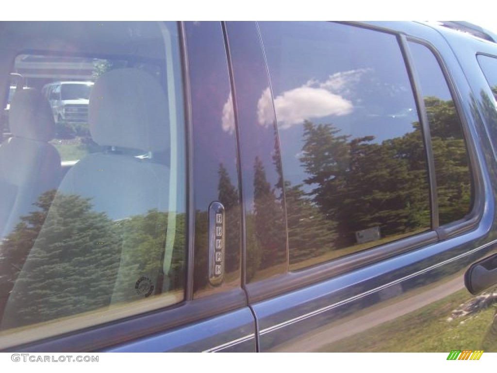 2004 Explorer XLT 4x4 - Medium Wedgewood Blue Metallic / Graphite photo #28