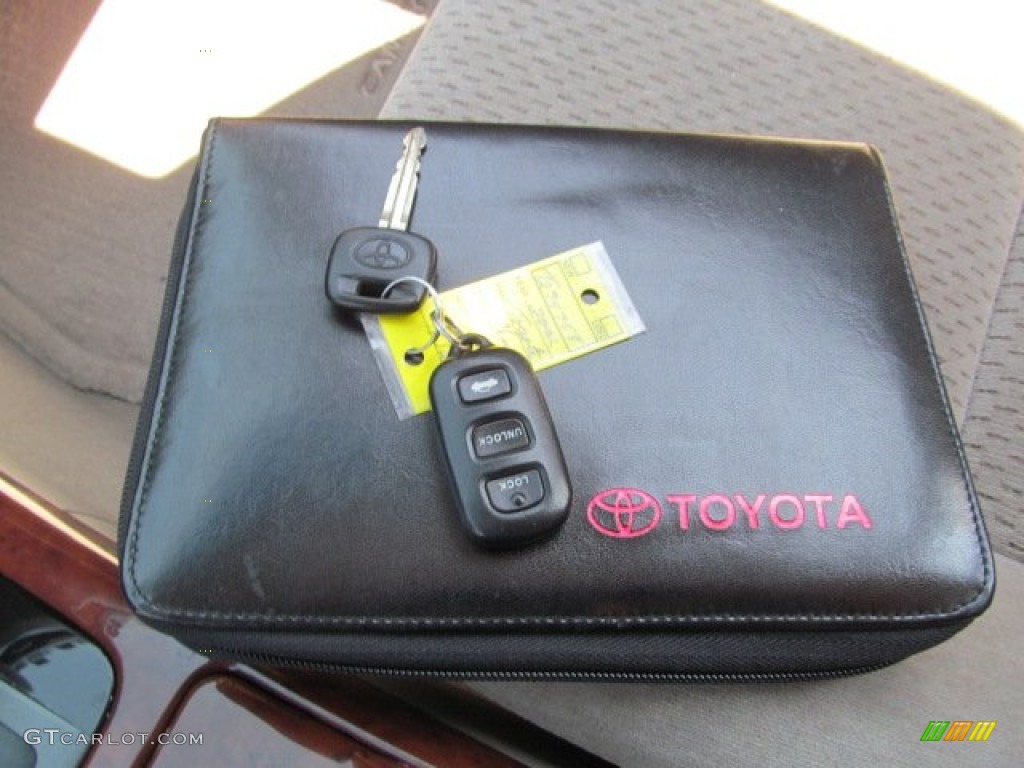 2002 Toyota Camry LE Keys Photo #67219595