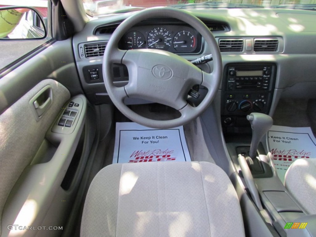 2000 Camry LE - Woodland Pearl / Gray photo #19