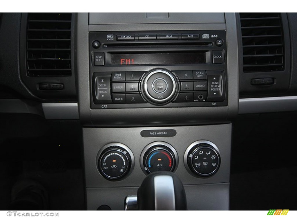 2011 Nissan Sentra 2.0 SR Controls Photo #67227357