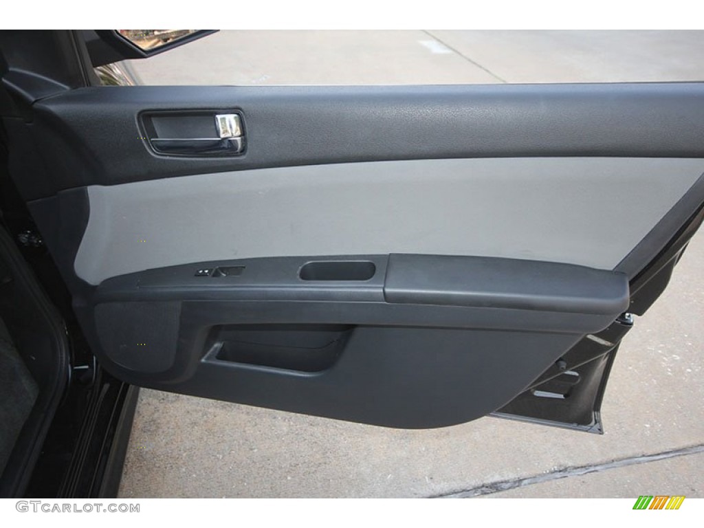 2011 Nissan Sentra 2.0 SR Door Panel Photos