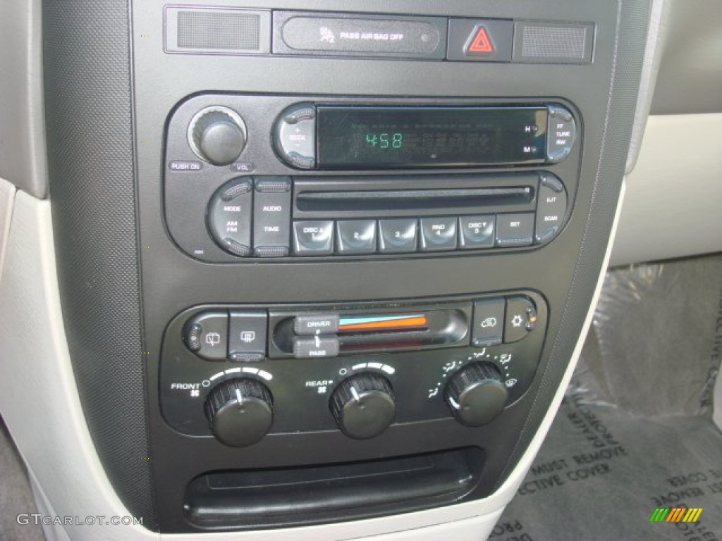 2007 Dodge Grand Caravan SE Controls Photo #67230948