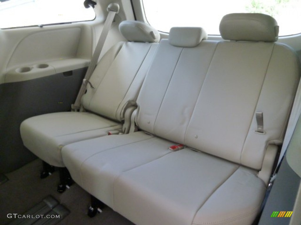 2012 Sienna XLE - Super White / Bisque photo #10