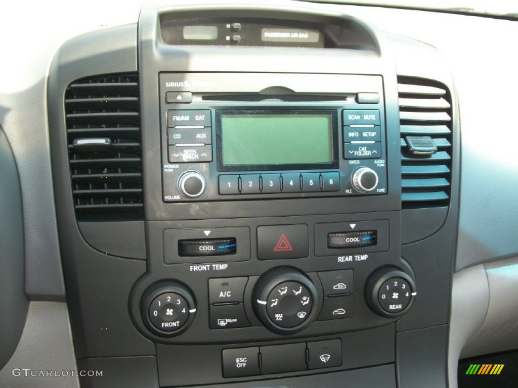 2012 Kia Sedona LX Controls Photo #67234222