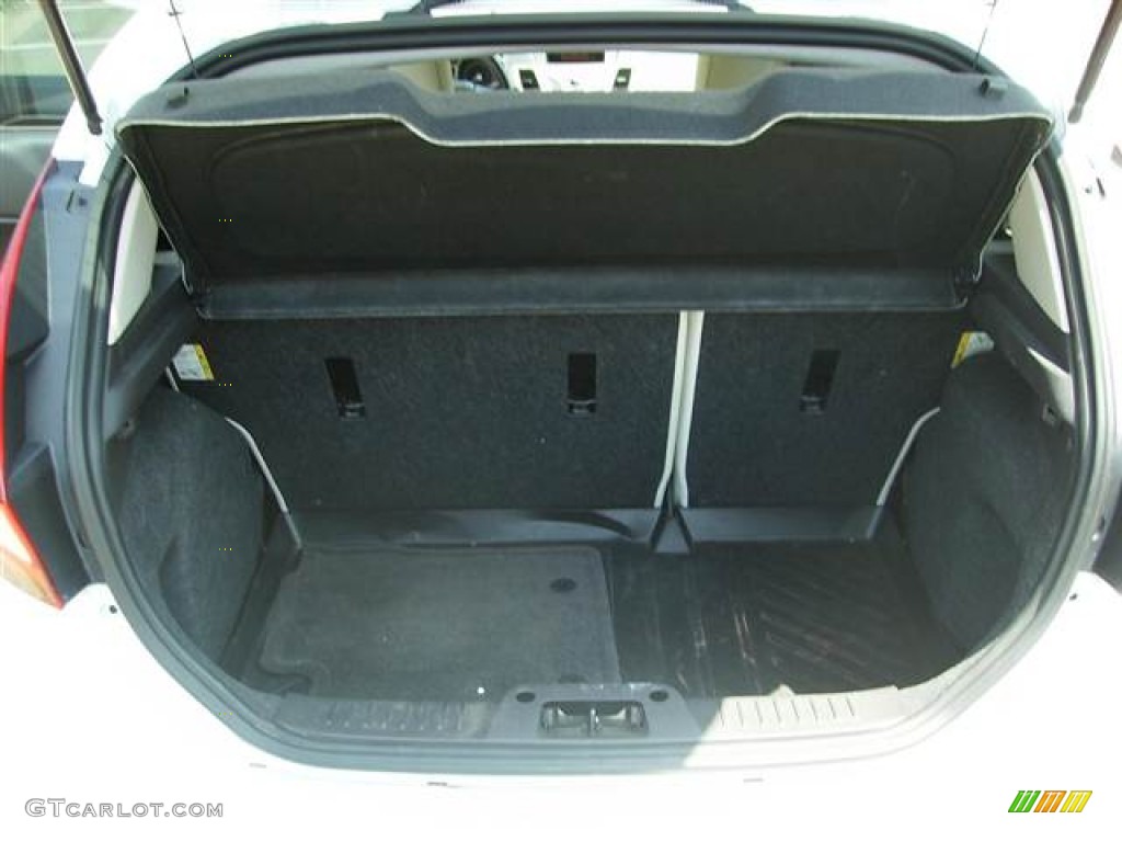 2011 Ford Fiesta SES Hatchback Trunk Photo #67234893