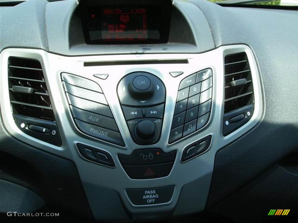 2011 Ford Fiesta SES Hatchback Controls Photo #67234983