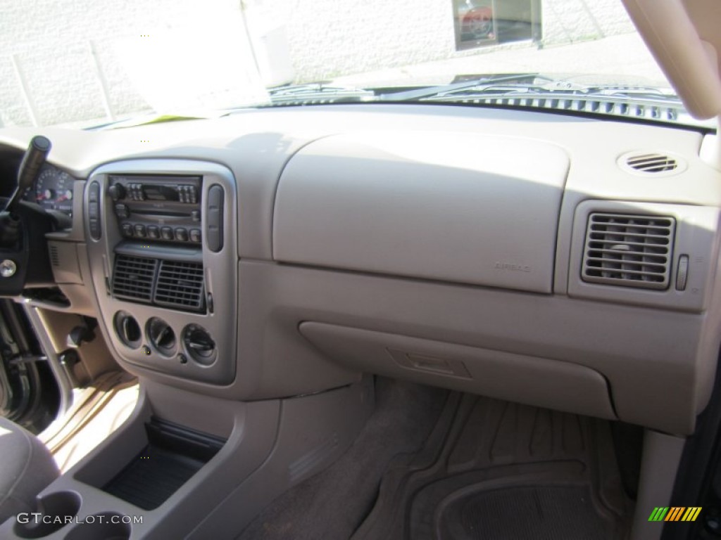 2004 Explorer XLT 4x4 - Aspen Green Metallic / Graphite photo #26