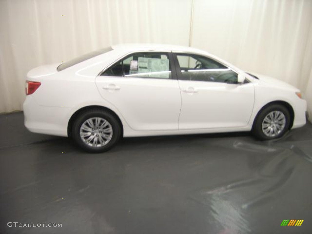 2012 Camry L - Super White / Ash photo #4