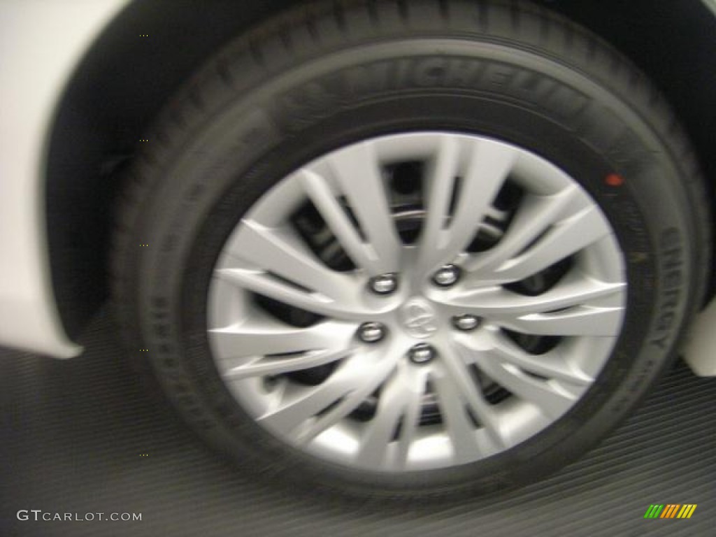 2012 Camry L - Super White / Ash photo #5