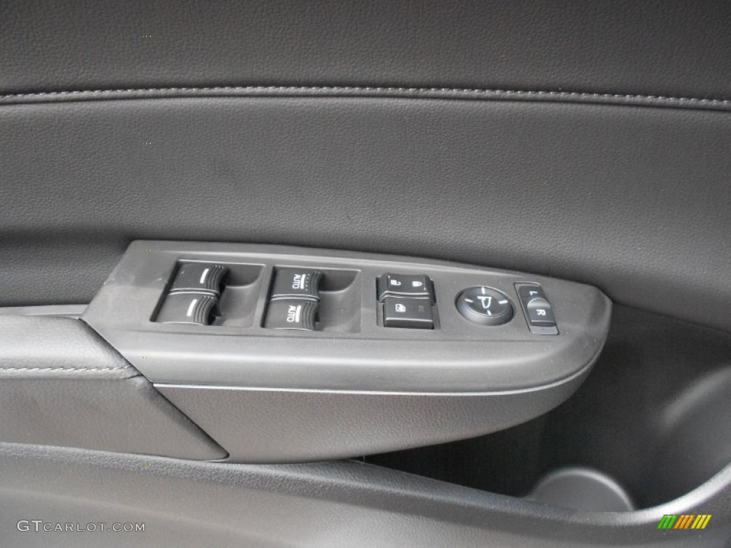 2013 Acura ILX 2.0L Technology Controls Photo #67244664