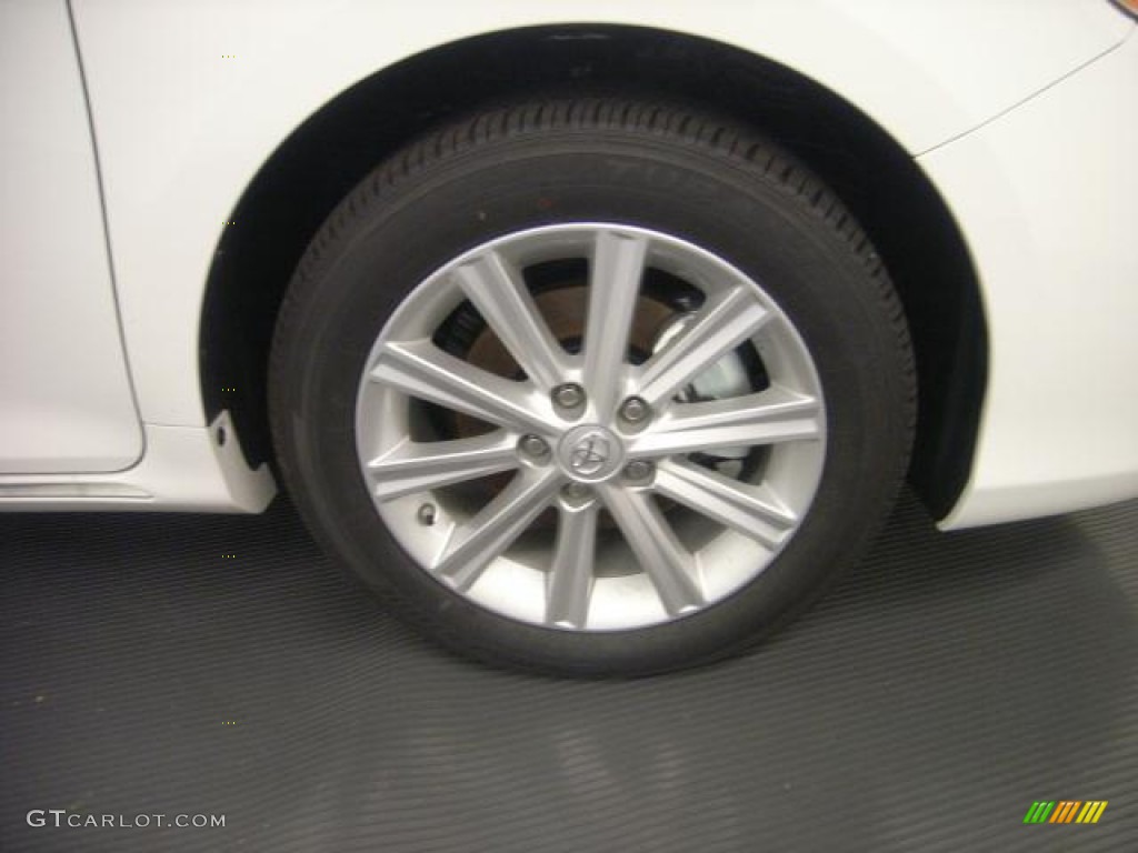 2012 Camry Hybrid XLE - Super White / Ivory photo #5