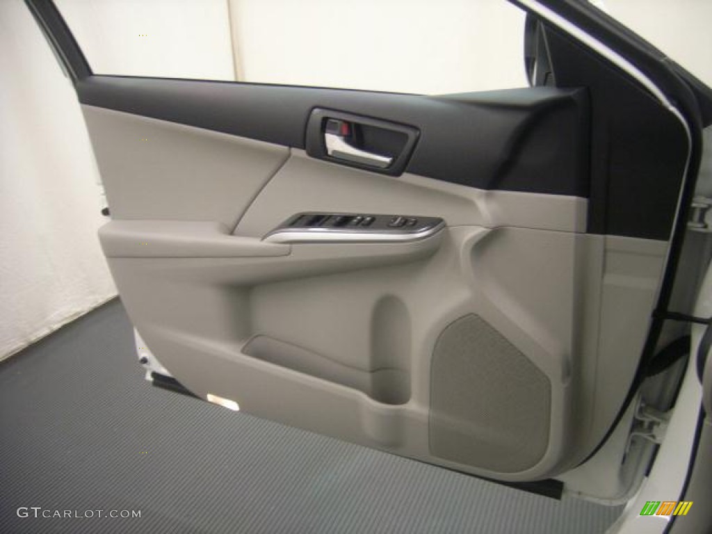 2012 Camry Hybrid XLE - Super White / Ivory photo #9