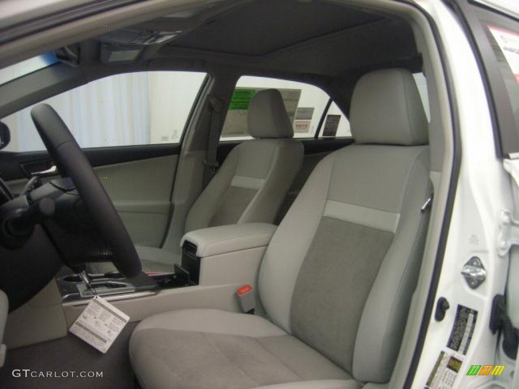 2012 Camry Hybrid XLE - Super White / Ivory photo #11