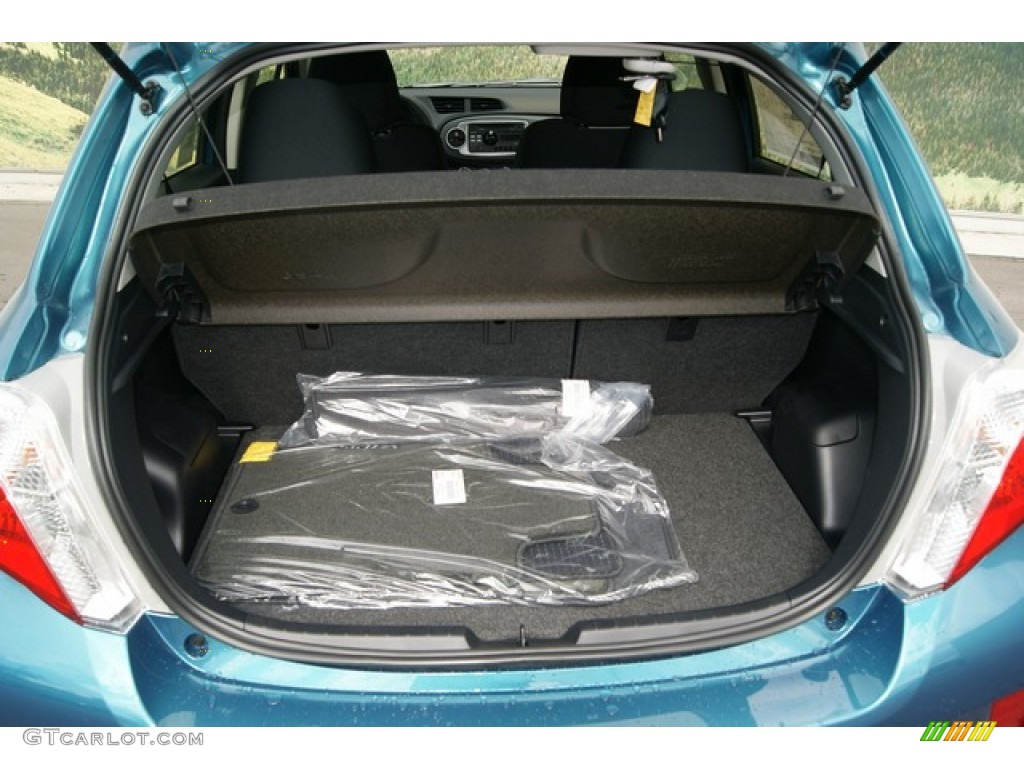 2012 Toyota Yaris SE 5 Door Trunk Photos