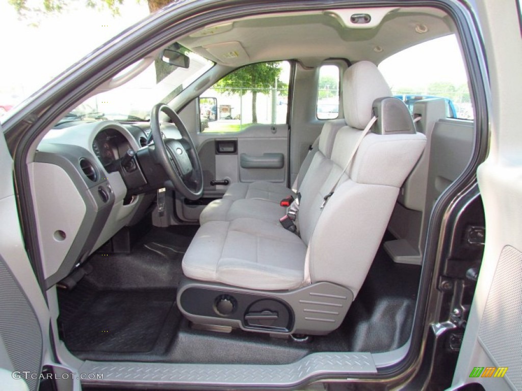 Medium Flint Grey Interior 2005 Ford F150 XL Regular Cab Photo #67254411