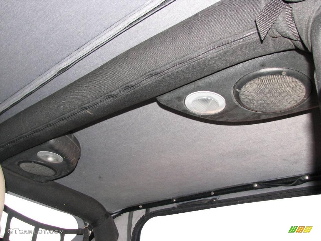 2004 Wrangler Rubicon 4x4 - Light Khaki Metallic / Khaki photo #18