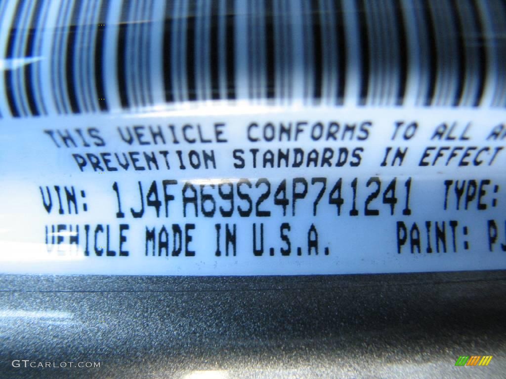 2004 Wrangler Rubicon 4x4 - Light Khaki Metallic / Khaki photo #23
