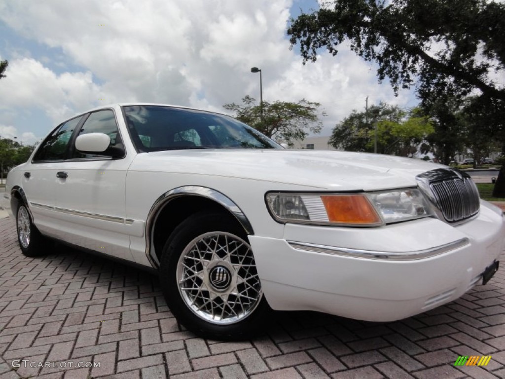 2001 Grand Marquis GS - Vibrant White Clearcoat / Medium Parchment photo #1