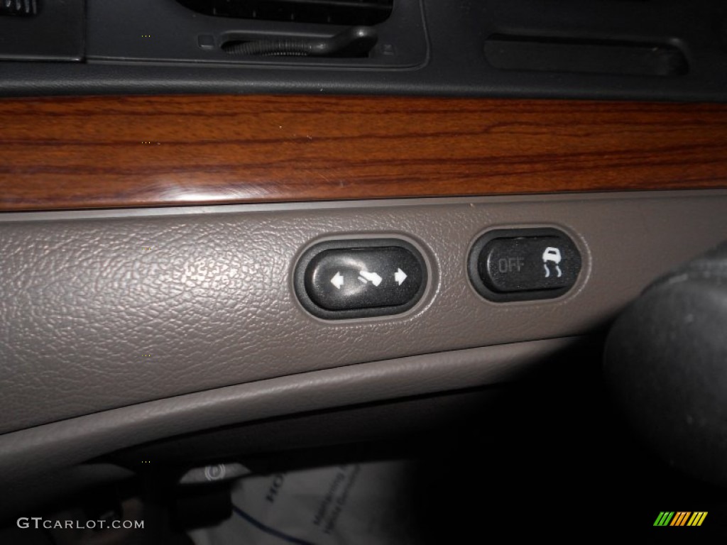 2003 Crown Victoria LX - Arizona Beige Metallic / Medium Parchment photo #22