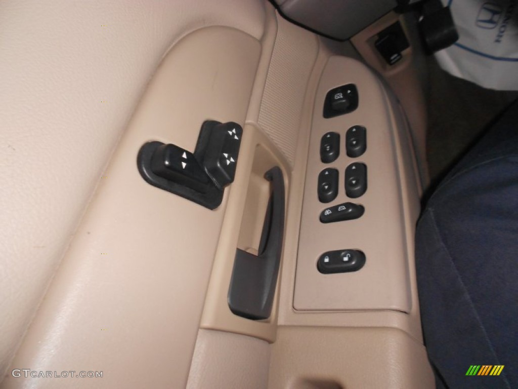 2003 Crown Victoria LX - Arizona Beige Metallic / Medium Parchment photo #23