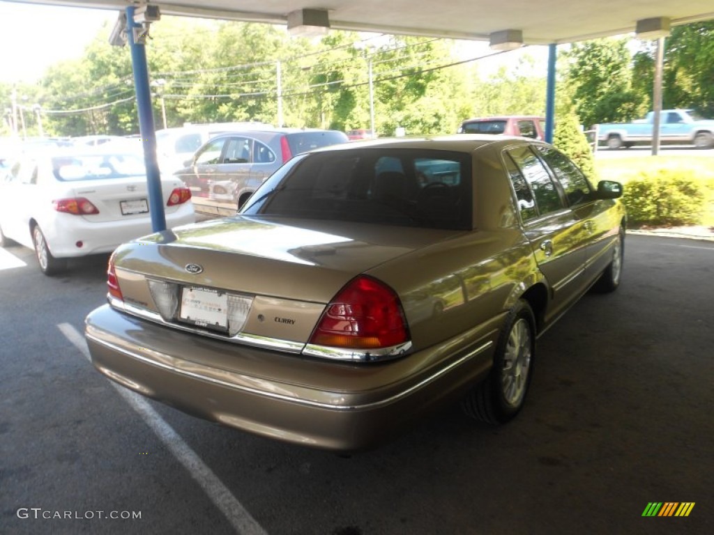 2003 Crown Victoria LX - Arizona Beige Metallic / Medium Parchment photo #29