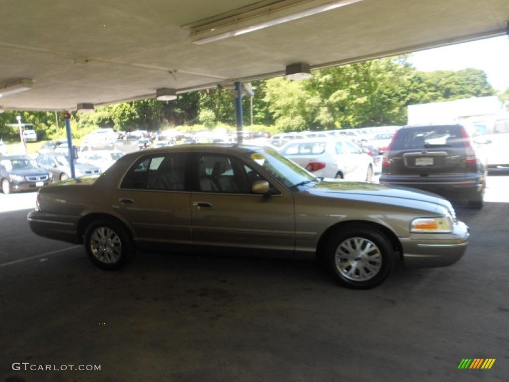 2003 Crown Victoria LX - Arizona Beige Metallic / Medium Parchment photo #30