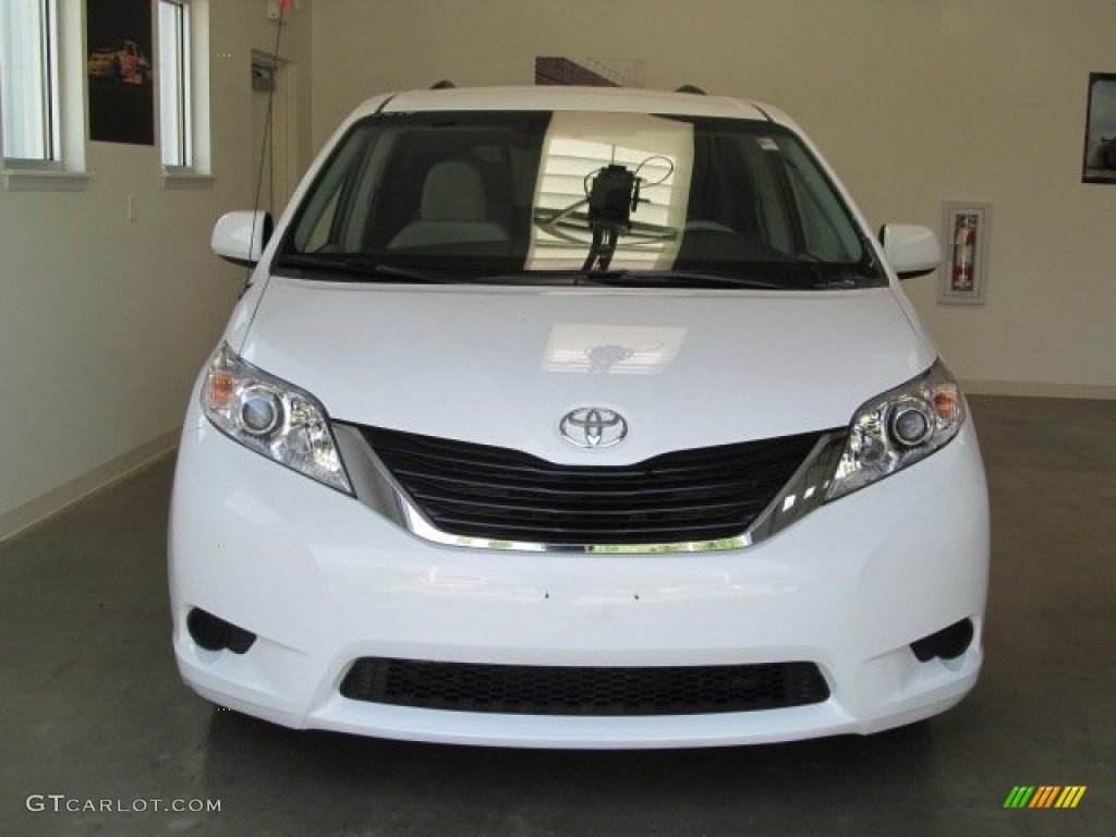 2011 Sienna LE - Super White / Light Gray photo #3