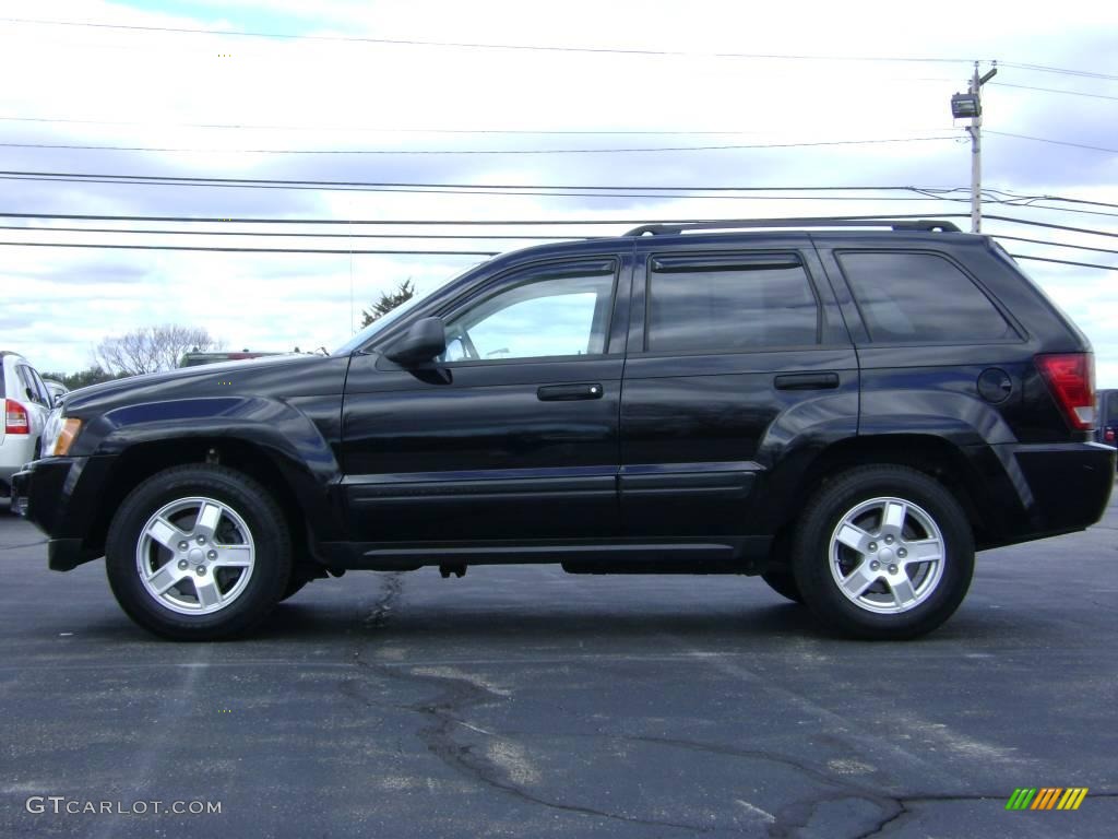 2006 Grand Cherokee Laredo 4x4 - Black / Medium Slate Gray photo #4