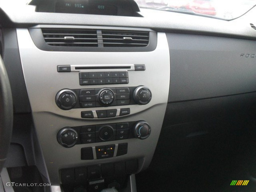 2008 Ford Focus SE Sedan Controls Photo #67291292