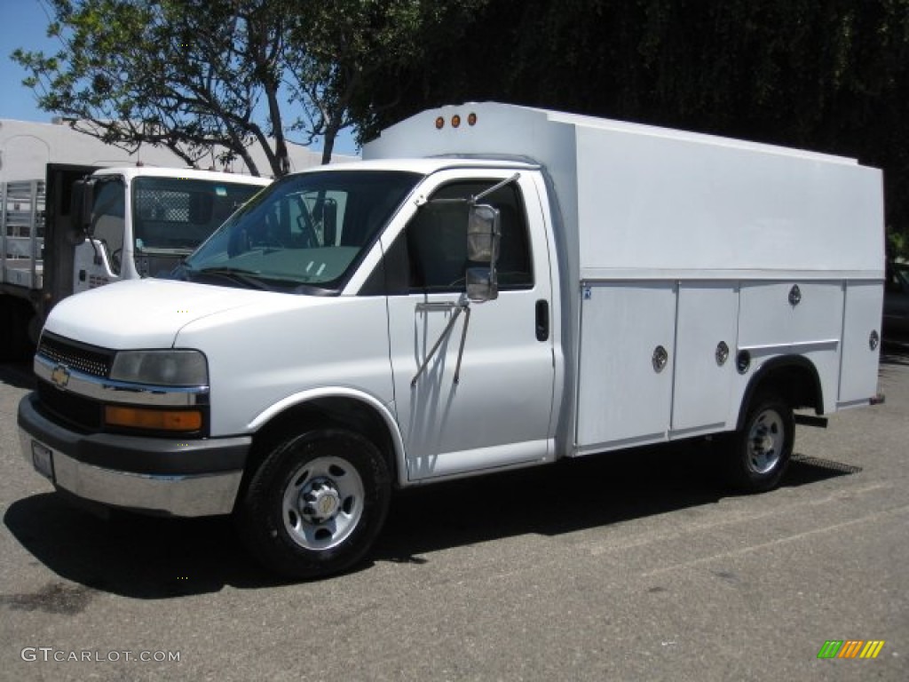 Summit White 2004 Chevrolet Express 3500 Cutaway Commercial Van Exterior Photo #67295132