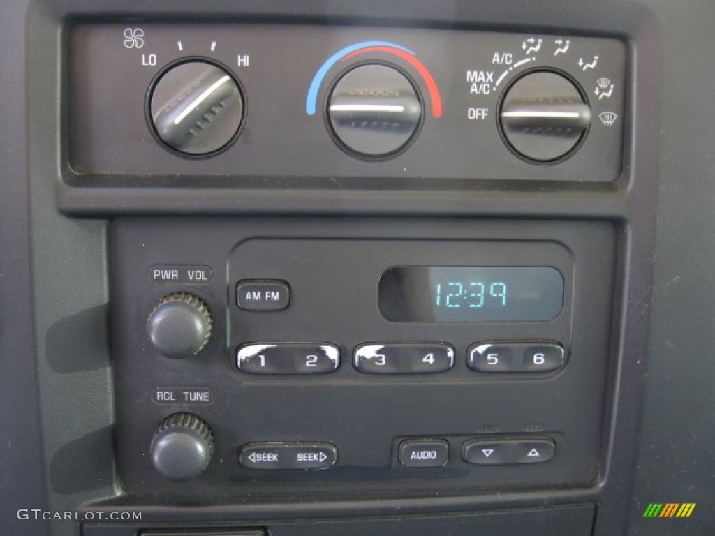 2004 Chevrolet Express 3500 Cutaway Commercial Van Controls Photo #67295189